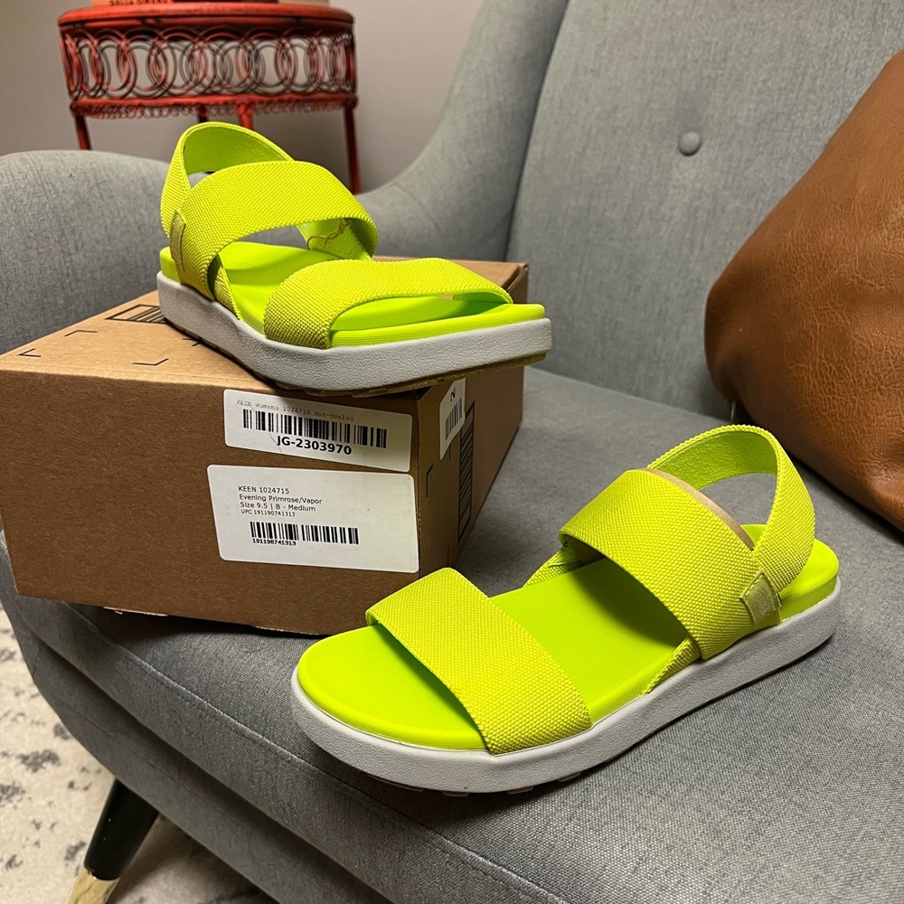 Keen women’s Elle evening primrose/vapor back strap sandal size 9.5
